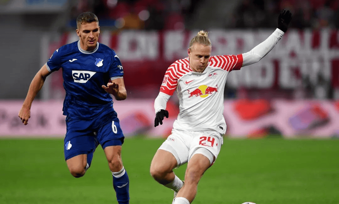 关于本泽马开场5分钟连进两球，莱比锡防线形同虚设！的信息