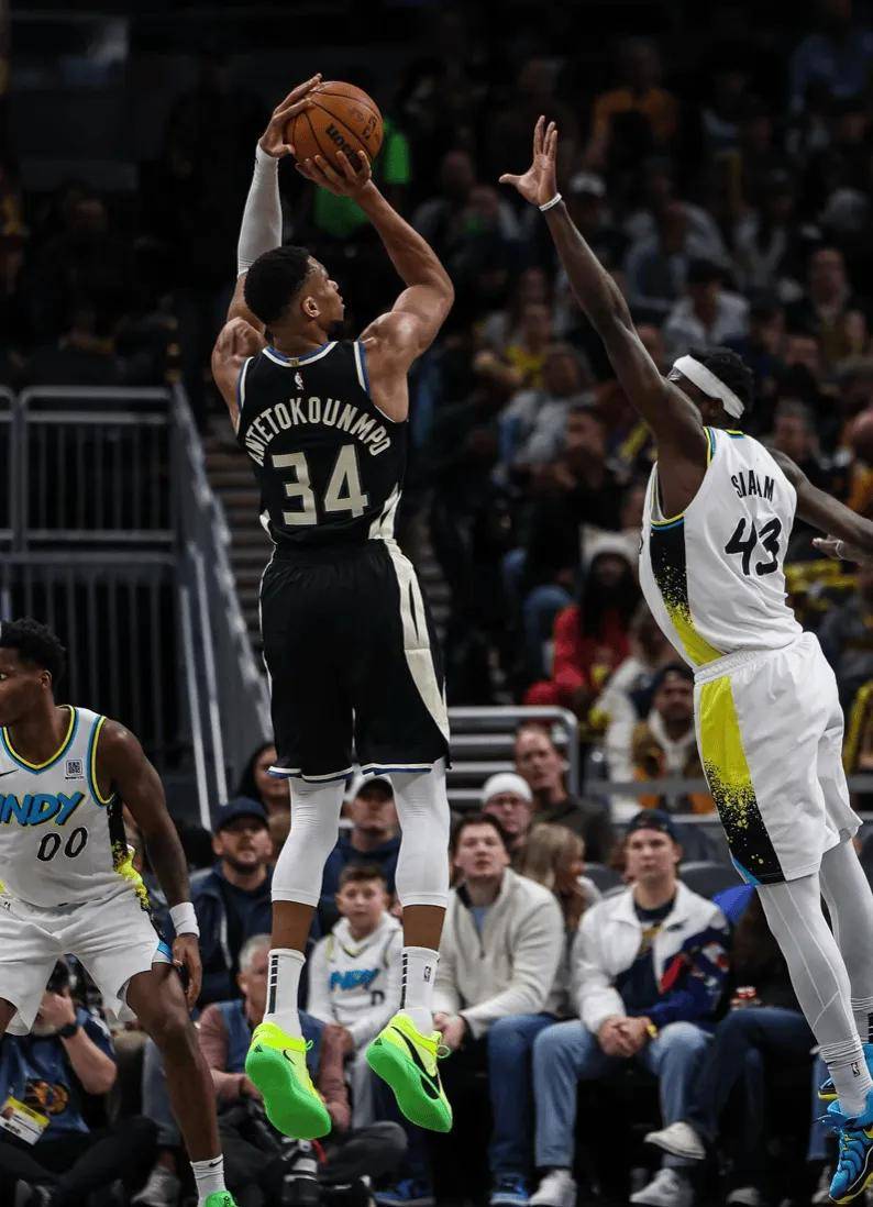  字母哥连续十二场比赛得分超过势不可挡，SKT挑战极限！