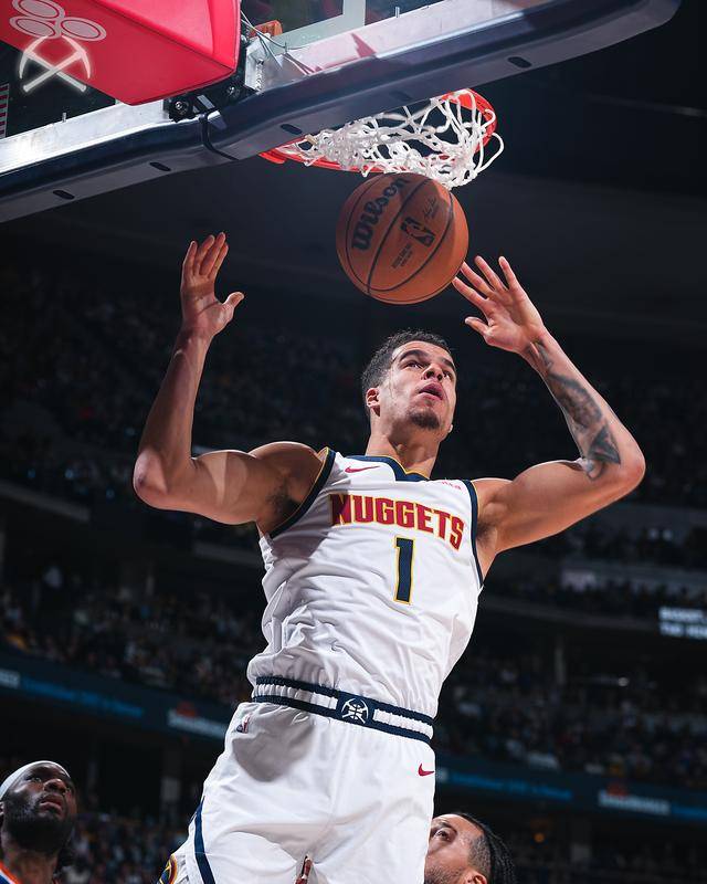  穆雷回归赛场，高光表现首场状态亮眼，雄鹿观众沸腾！